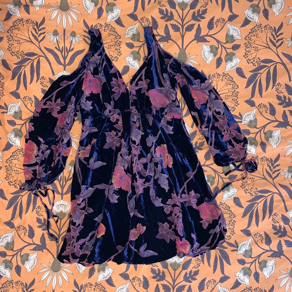 Anama Cold shoulder Velvet Floral Dress Size M